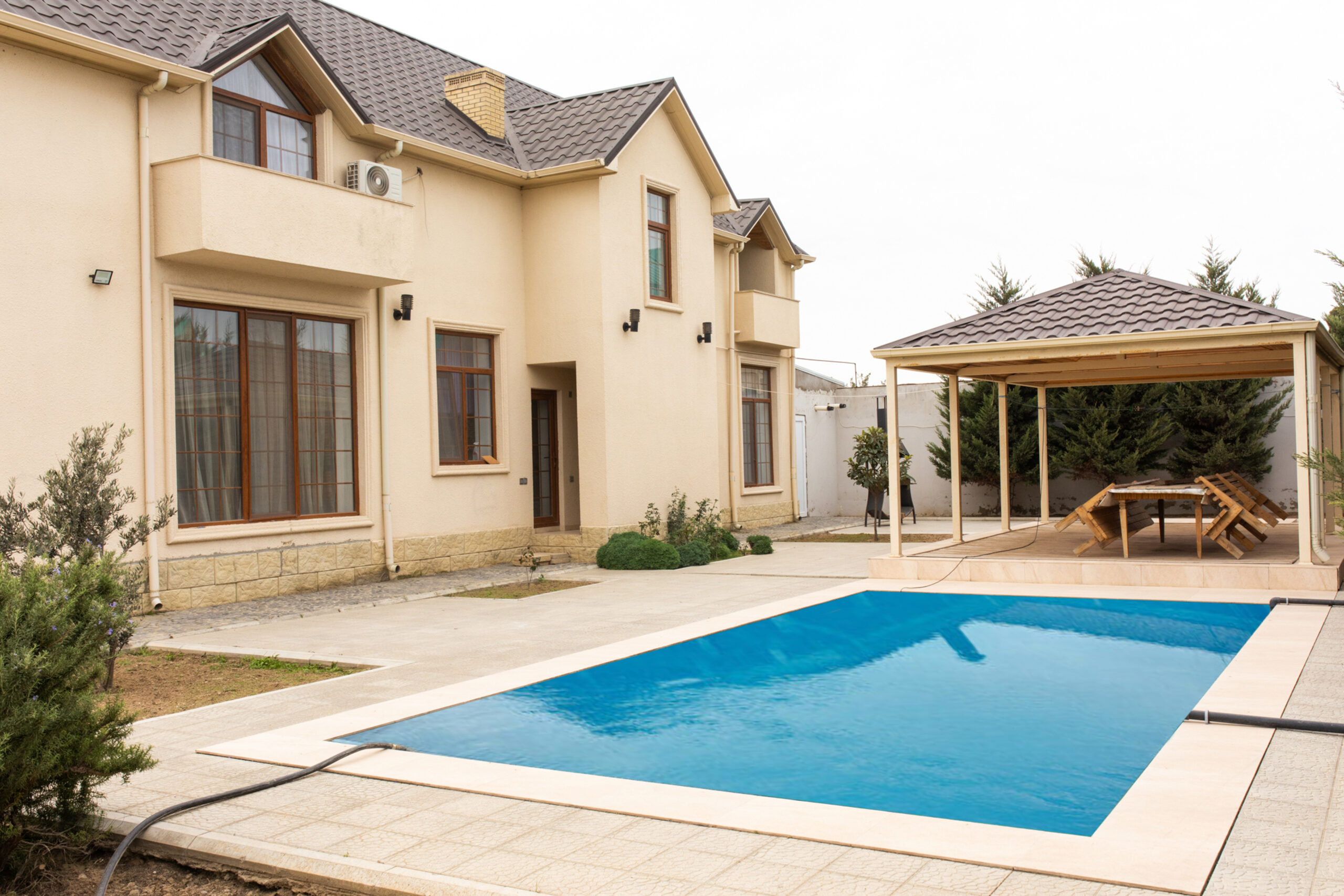 does a pool add value to your home